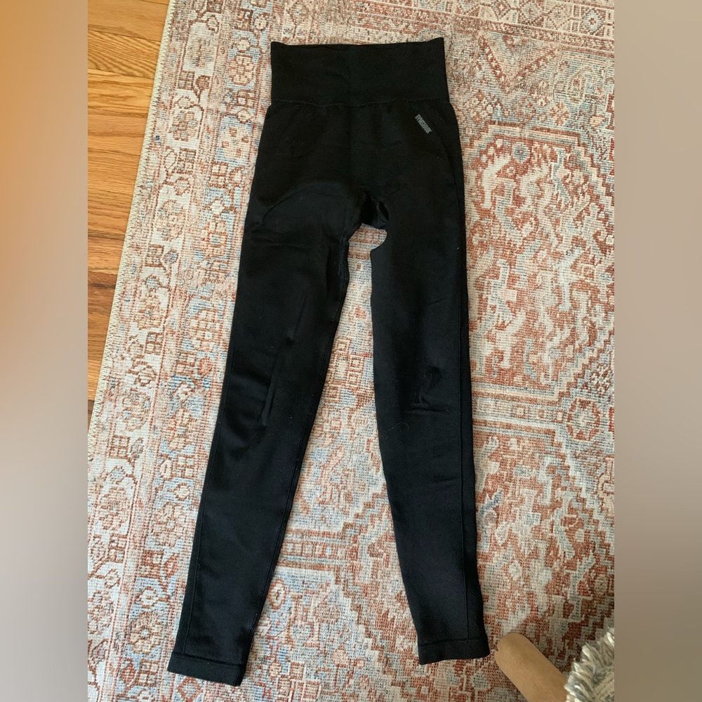 XS black gum shark leggings, lightly used.